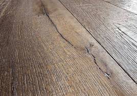 Scrubbed or structuring wood